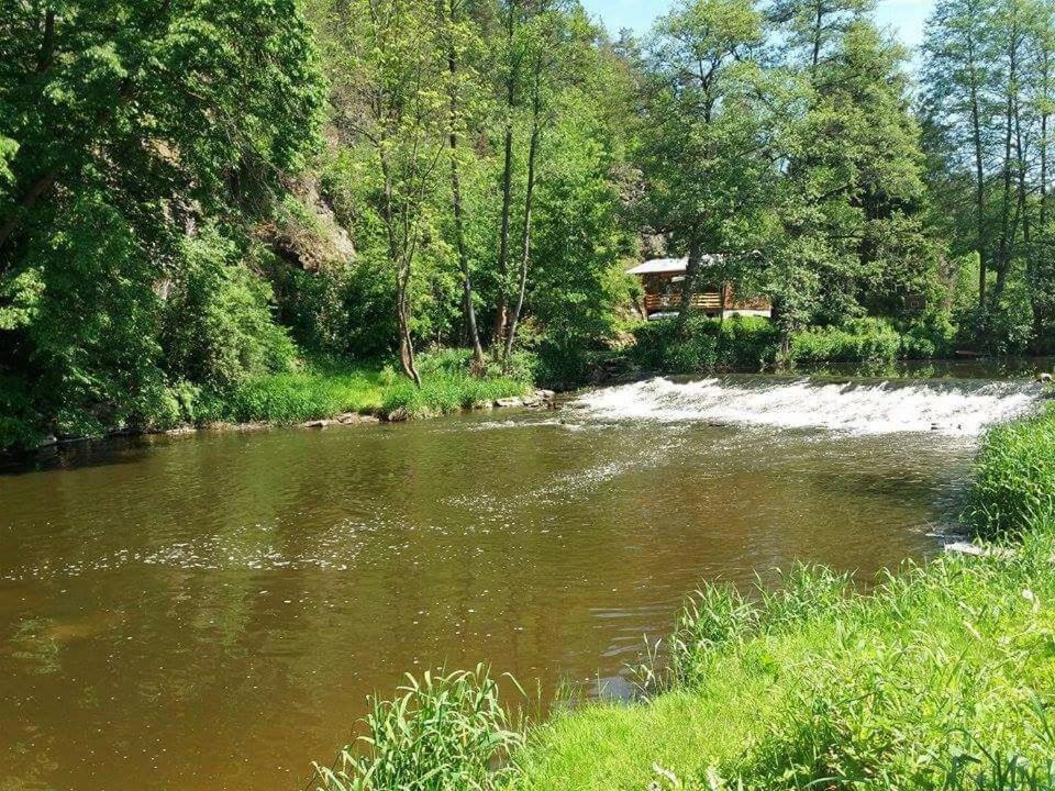 Kratochviluv Mlyn Hotel Cervena Lhota  ภายนอก รูปภาพ