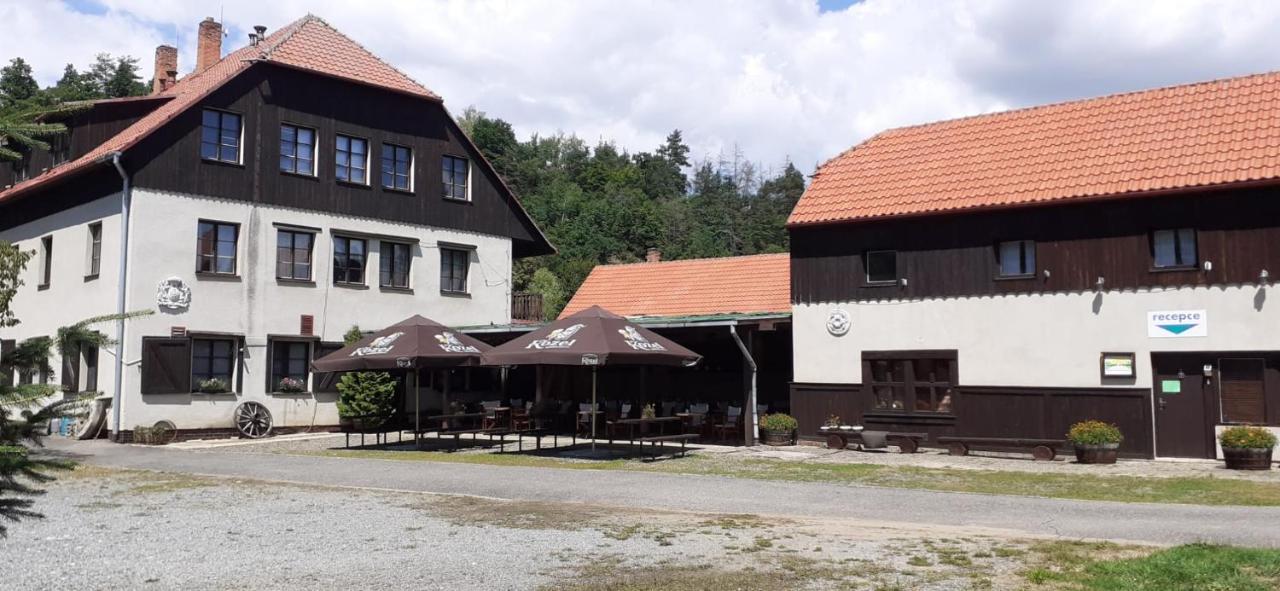 Kratochviluv Mlyn Hotel Cervena Lhota  ภายนอก รูปภาพ